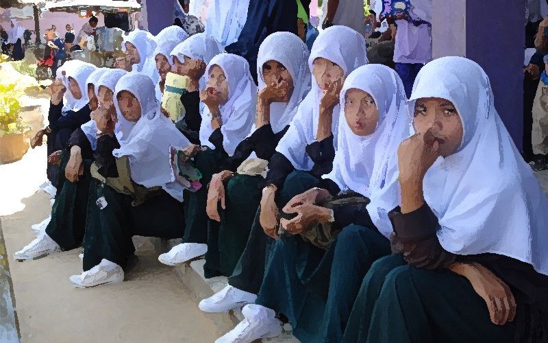 “มุสลิม 3 จังหวัดใต้” ระดมพลขับไล่ ผอ.อนุบาลปัตตานี เหตุ “ห้ามนักเรียนหญิงสวมฮิญาบเข้าในโรงเรียน”