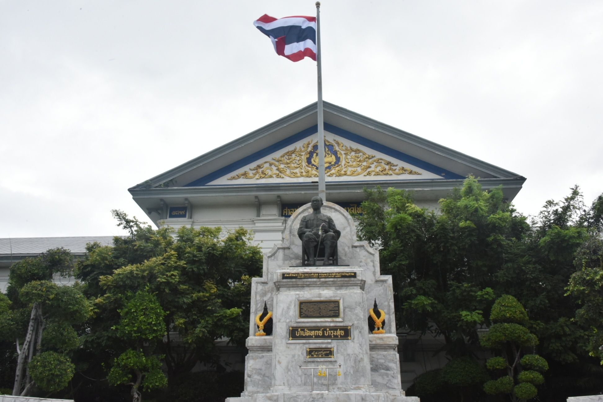 “วันธงชาติไทย” ปลัดมหาดไทยนำข้าราชการแสดงพลังความรู้รักสามัคคี ร่วมขับร้องเพลงชาติไทย เนื่องในวันพระราชทานธงชาติไทย 28 กันยายน 2566