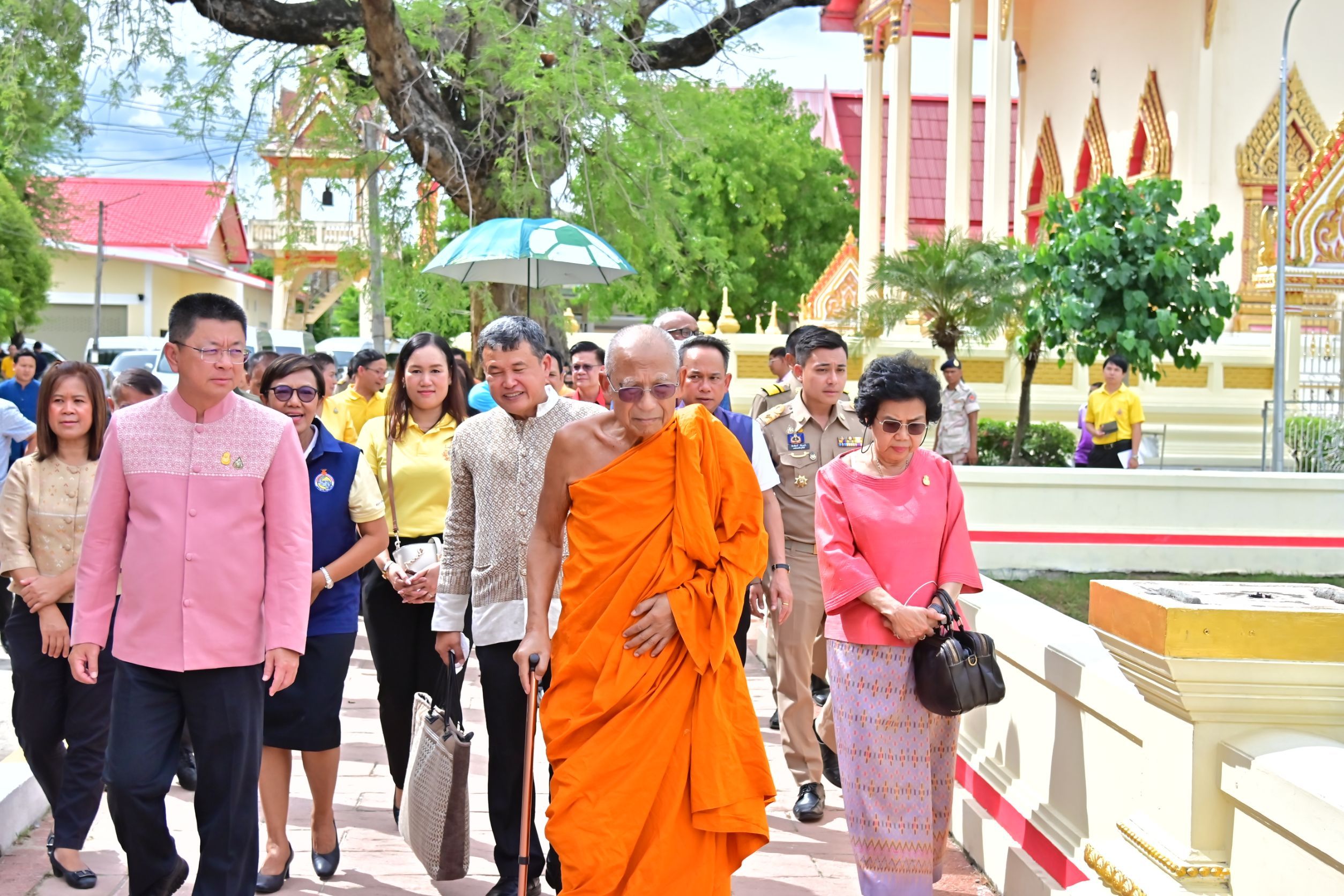 ปลัด มท. พร้อมด้วยนายกสมาคมแม่บ้านมหาดไทย ลงพื้นที่ติดตามความพร้อมแหล่งน้ำศักดิ์สิทธิ์ จังหวัดบุรีรัมย์ เพื่อประกอบพิธีทำน้ำพระพุทธมนต์ศักดิ์สิทธิ์ เนื่องในโอกาสพระราชพิธีปีมหามงคล