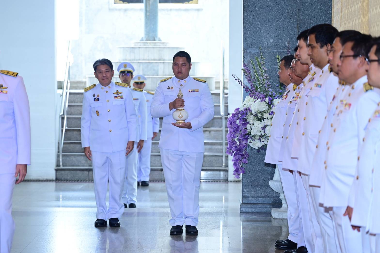 ปลัดเก่ง “นำขบวน”  ร่วมพิธีเชิญคนโทน้ำพระพุทธมนต์ศักดิ์สิทธิ์ทั้ง 76 จังหวัดไว้ในกระทรวงมหาดไทย เพื่อเตรียมเชิญไปประกอบพิธีเสกน้ำพระพุทธมนต์ศักดิ์สิทธิ์