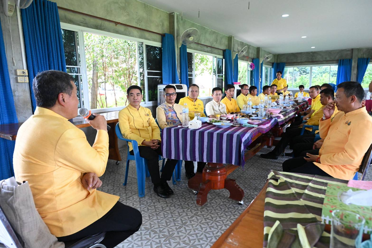 “ปลัดเก่ง” ลงพื้นที่เชียงรายร่วมพูดคุยกับนายอำเภอ 18 อำเภอ เน้นย้ำ!! คำตอบของการพัฒนาอยู่ที่ “หมู่บ้านยั่งยืน”