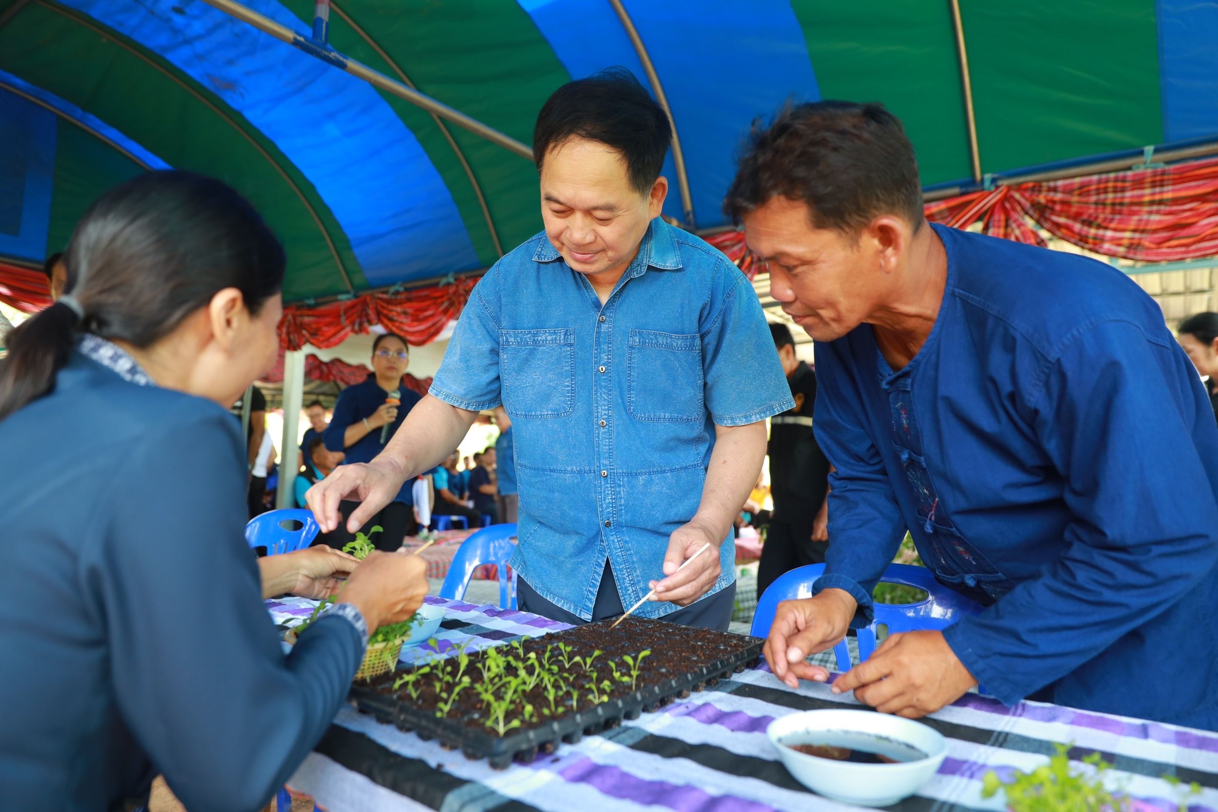 พ่อเมืองขอนแก่น ขับเคลื่อนการสร้างความมั่นคงทางอาหาร “ทางนี้มีผล ผู้คนรักกัน ปันสุข” สู่การพัฒนาหมู่บ้านยั่งยืน