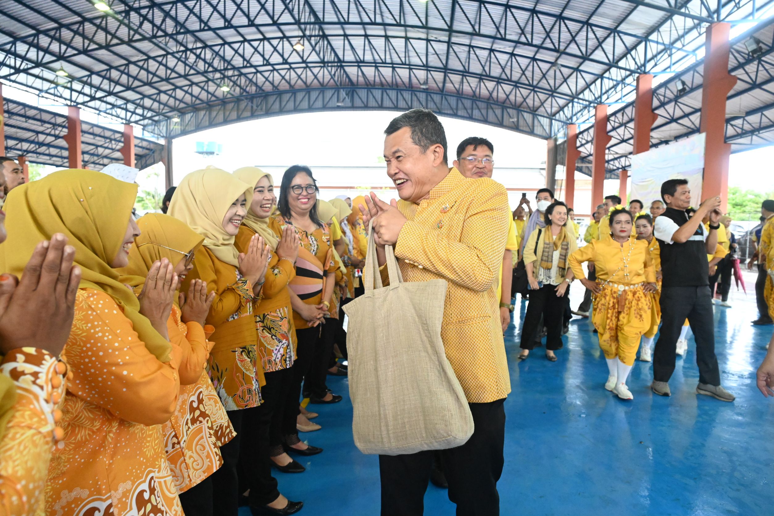 ปลัดมหาดไทย นำคณะ เยี่ยมชม “แปลงสาธิตเกษตรพอเพียง”  จ.สตูล