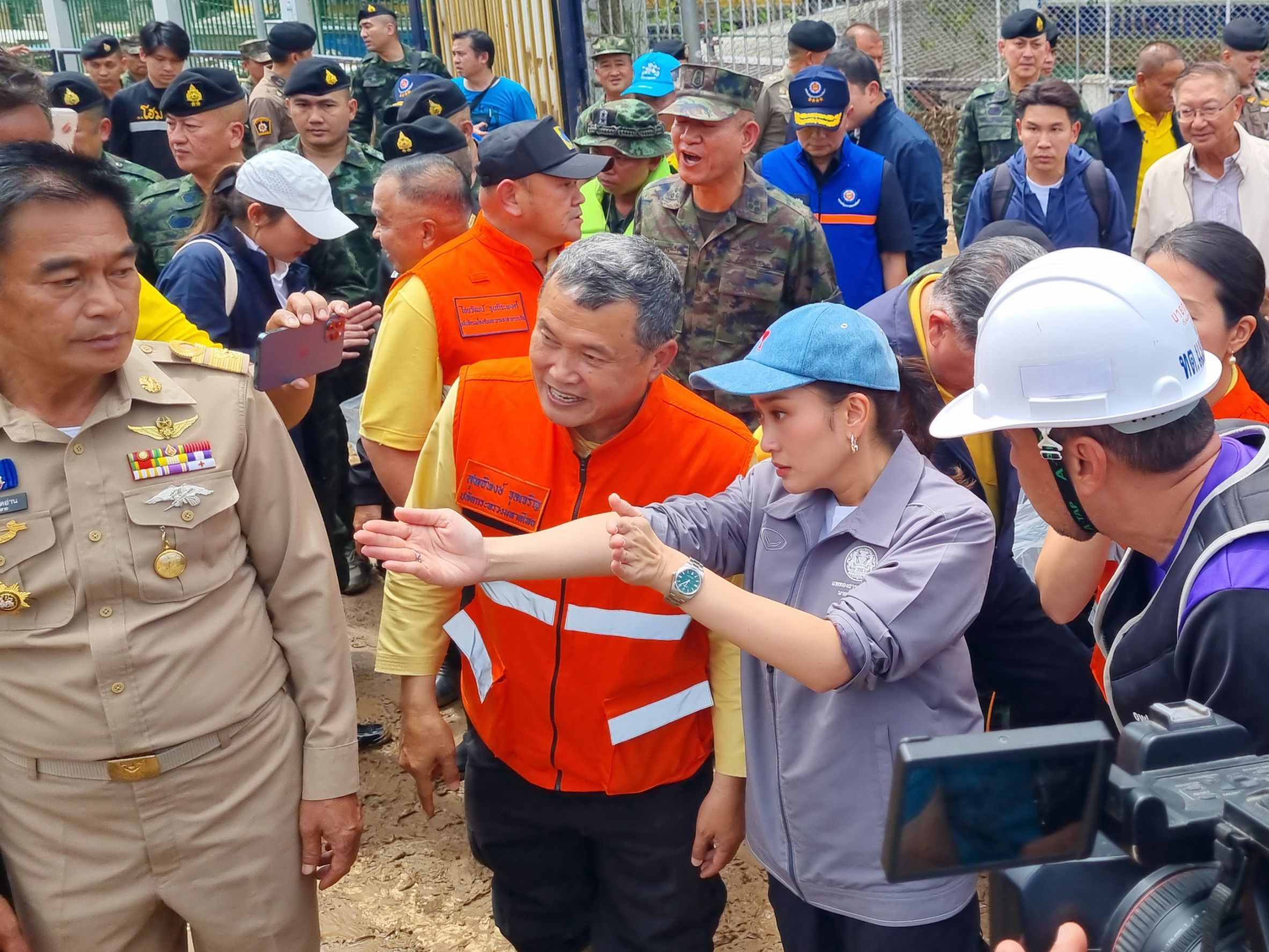 “ปลัดเก่ง” รายงาน “สถานการณ์น้ำท่วม” จังหวัดเชียงราย แก่ นายกรัฐมนตรีและคณะ