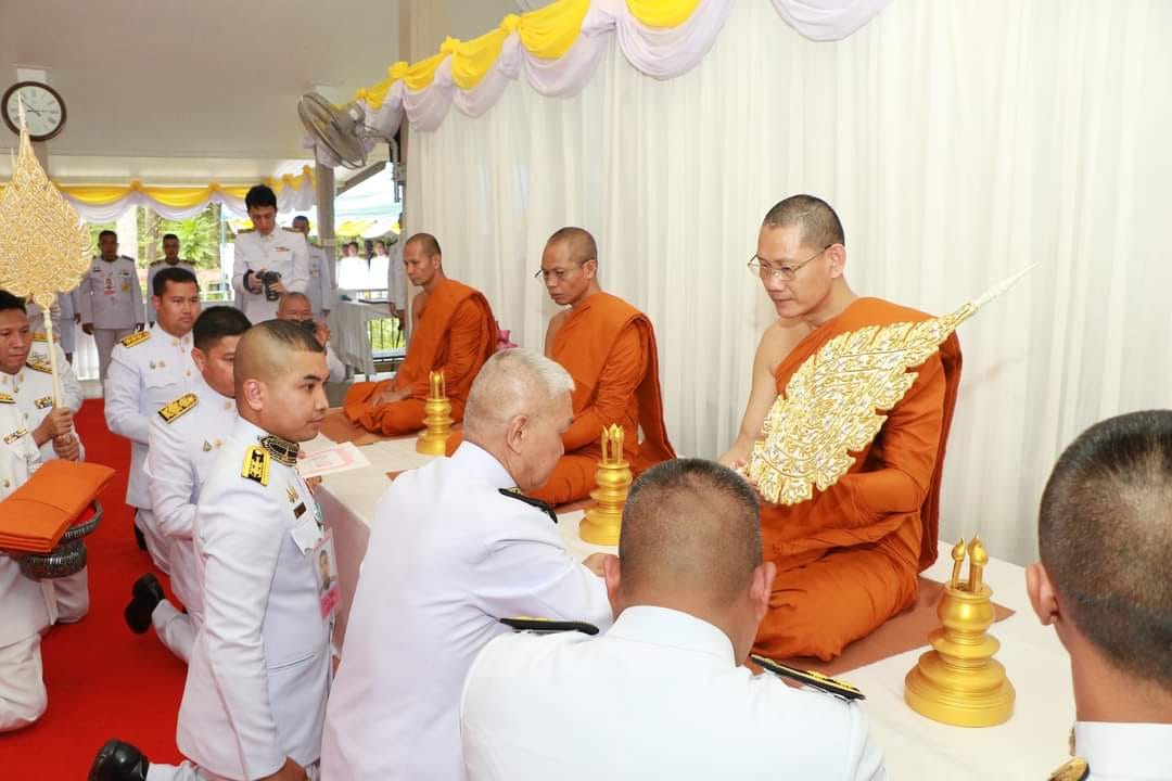 ในหลวงโปรดให้ องคมนตรี เชิญสัญญาบัตร พัดยศ ถวายแก่ “พระทวีวัฒน์ จารุวณฺโณ” และคณะ