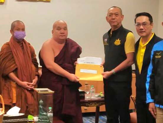 “เฉลิมชัย” เอาด้วย มอบผู้ช่วย รมต.ทส. ถวายใบอนุญาตสร้างวัดในเขตป่าสงวน 12 แห่ง จ.ลำพูน