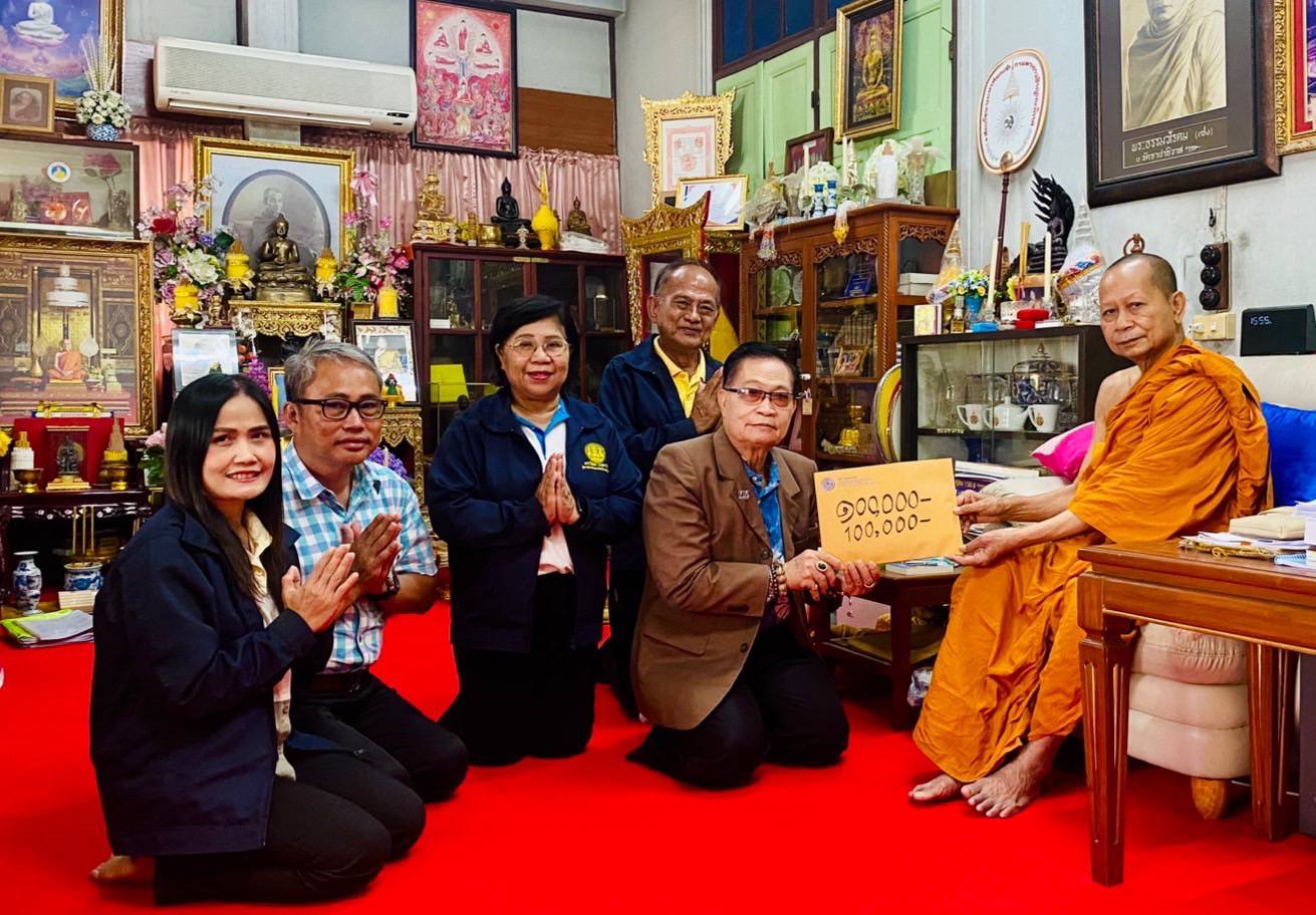 “พระธรรมกิตติเมธี” ร่วมกับ “ดร.นิยม เวชกามา” บริจาคเงิน 100,000 บาท ช่วยเหลือ “พระภิกษุ-สามเณร” เหยื่อโจรใต้