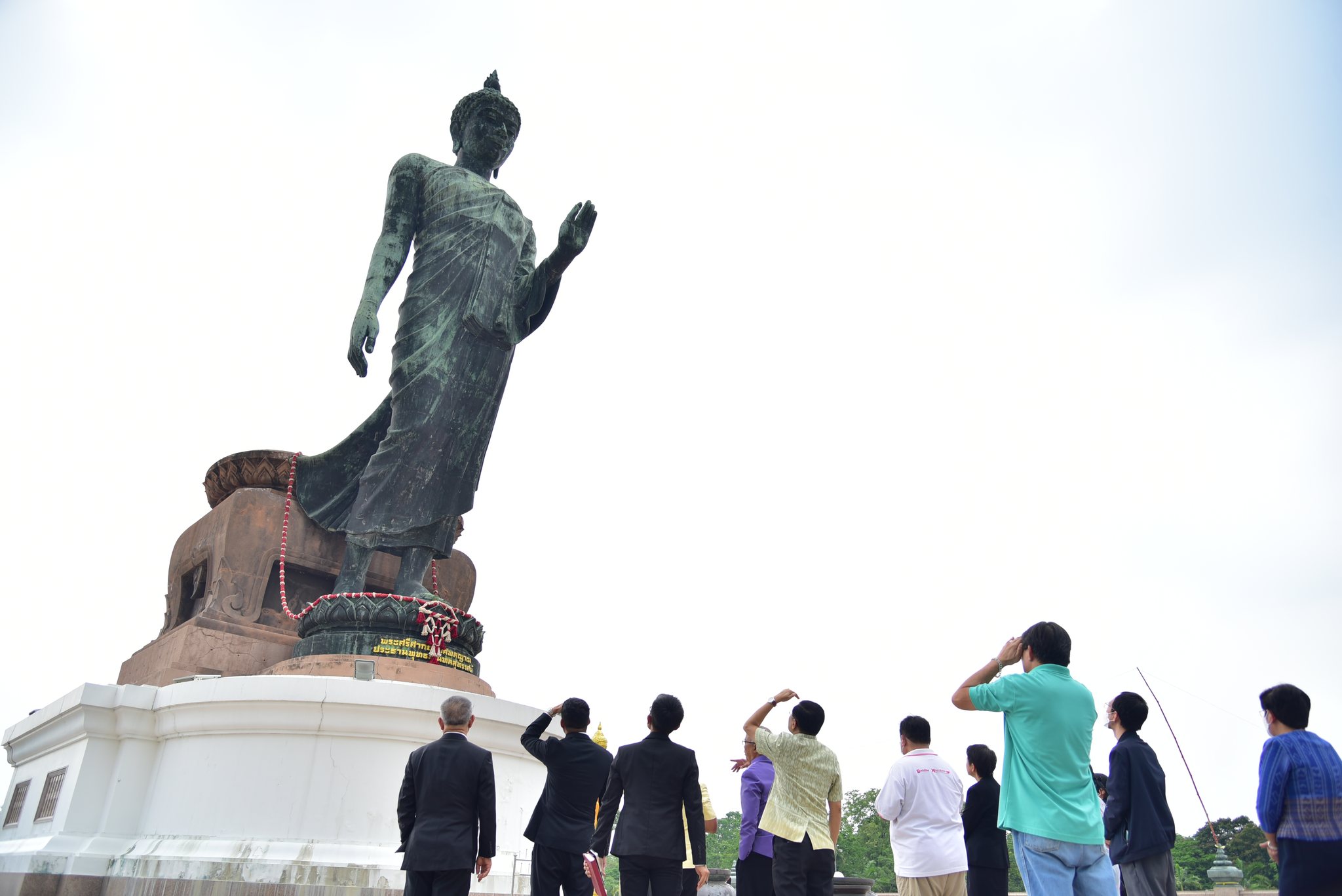 ฤกษ์ดี!! “ชูศักดิ์ ศิรินิล” ลงพื้นที่สำรวจ “องค์พระประธานพุทธมณฑล” เตรียมบูรณะซ่อมแซม