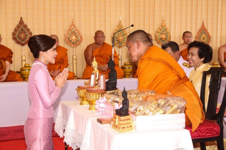 ในหลวง โปรดเกล้าฯ  ท่านผู้หญิงอรอนงค์ ผู้แทนพระองค์ วางศิลาฤกษ์วิหารปฐมวนาราม