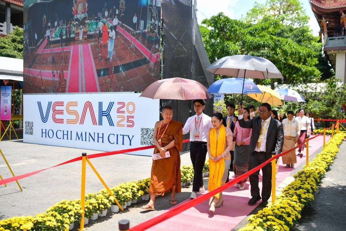 “นายกฯ อิ๊งค์” มอบ “สุดาวรรณ หวังศุภกิจโกศล” เข้าร่วมงานวันวิสาขบูชาโลก ณ ประเทศเวียดนาม เน้นย้ำ “หลักธรรมเพื่อสันติภาพและความสามัคคี