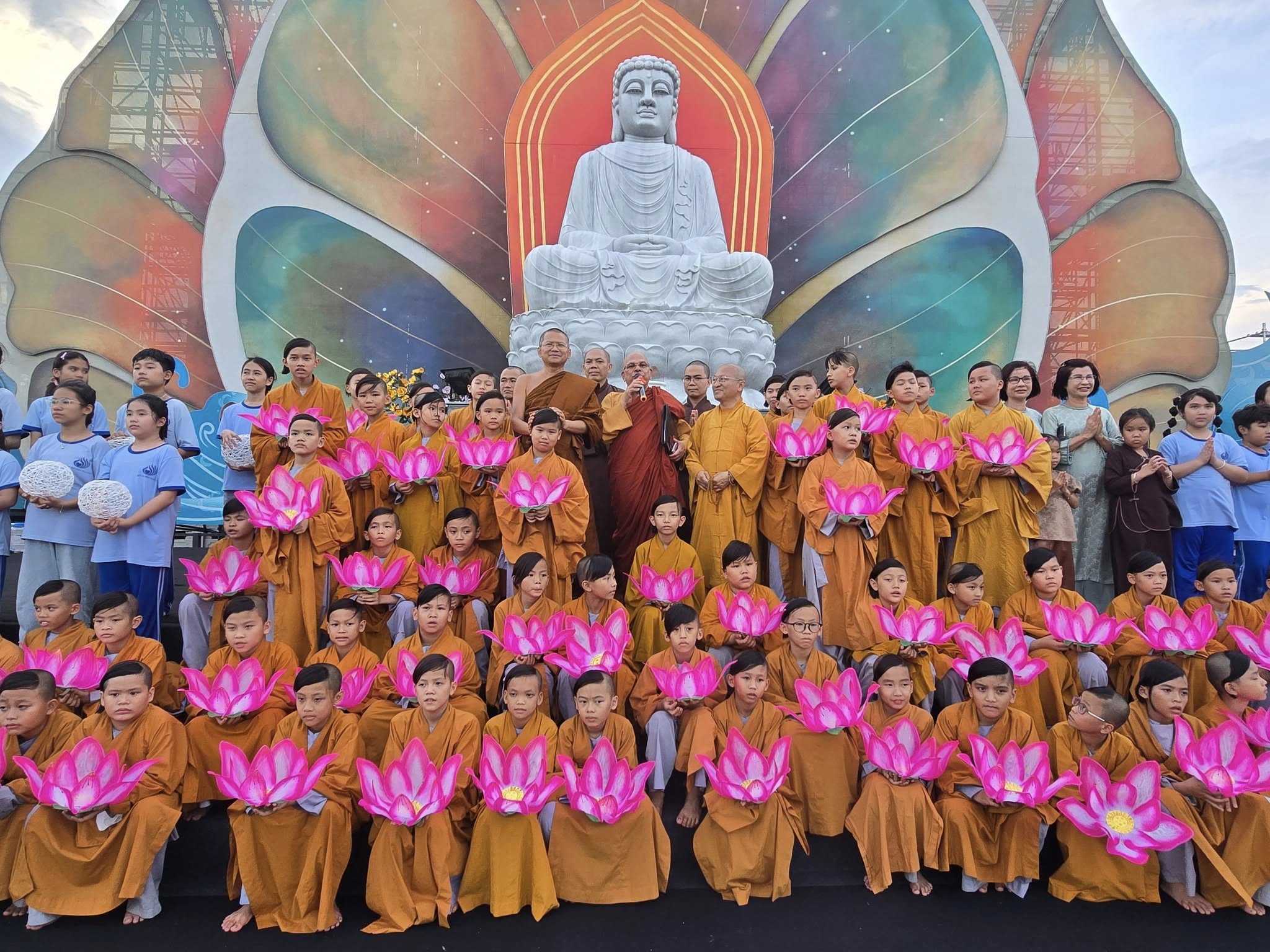 “นายกฯ อิ๊งค์” มอบ “รมว.วัฒนธรรม” ร่วมประชุม “วิสาขบูชาโลก” ณ ประเทศเวียดนาม