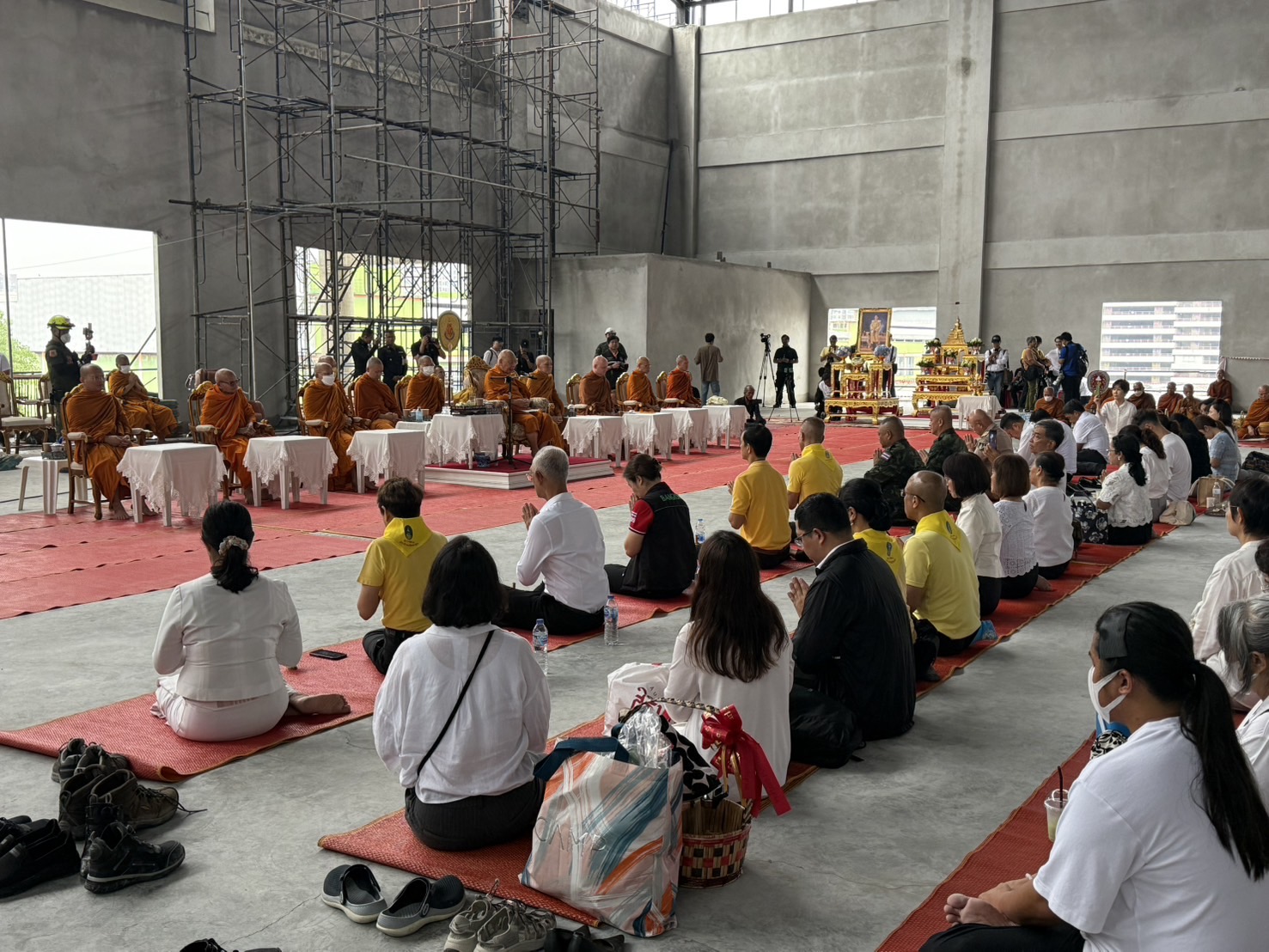 “สมเด็จธีร์-ชัชชาติ” ประธานร่วมทำบุญตักบาตรอุทิศส่วนกุศลแก่ผู้เสียชีวิตอาคาร สตง.ถล่ม