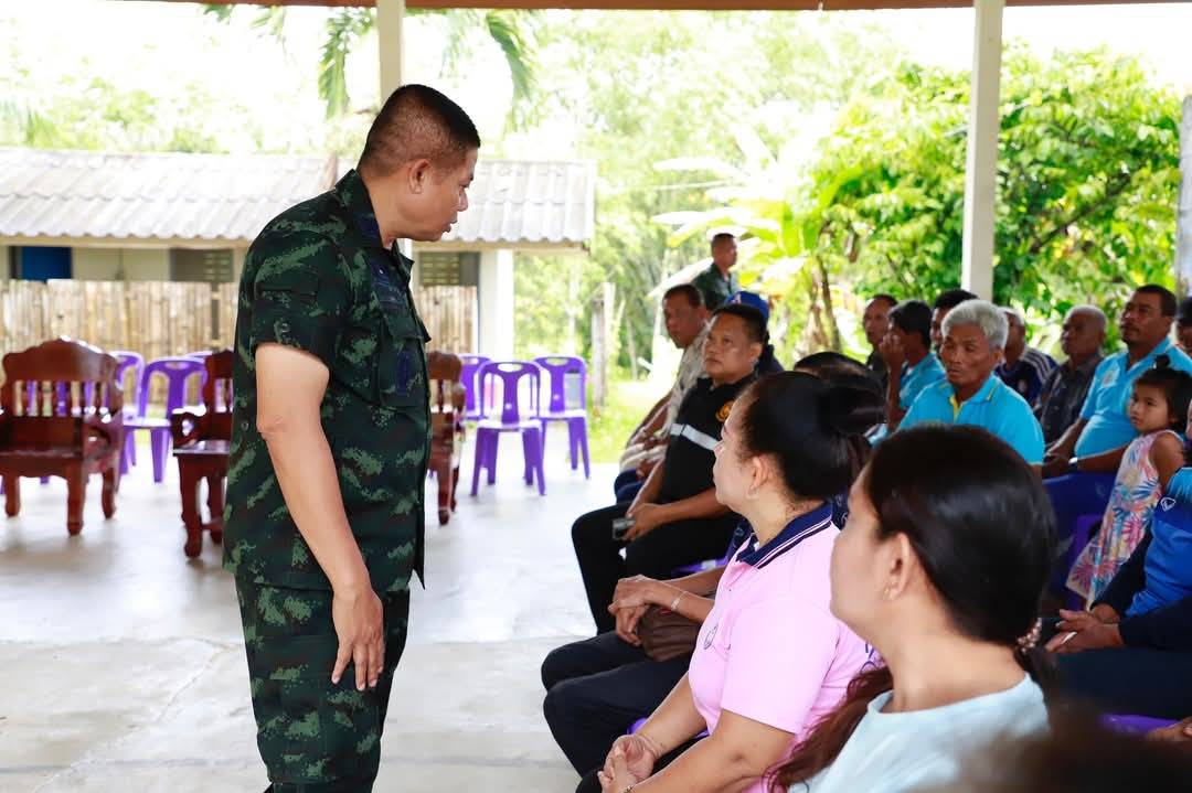 แม่ทัพภาค 4 พบชาวพุทธตากใบ หลังโจรใต้ยิงโหด “ไม่เว้น เด็ก คนชราพิการ” ขณะชาวพุทธเรียกร้อง “ตั้งกองโจรสู้”