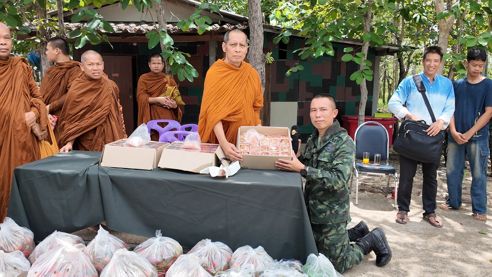 “เจ้าคุณเสียดายแดด” มอบวัตถุมงคล-ติดตั้งโซล่าเซลล์” ให้ทหารไทยแนวชายแดน