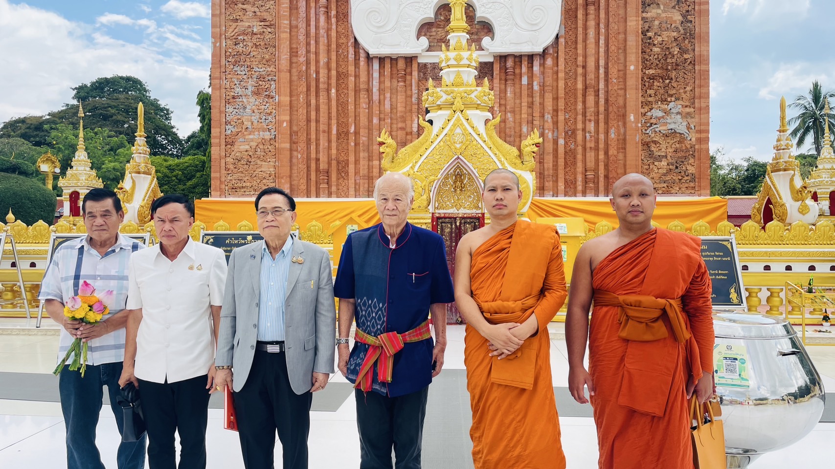 ดร.นิยม เวชกามา พร้อมคณะลงพื้นที่ตรวจสอบกรณีข้อพิพาทเงินบริจาคศรัทธา! วัดพระธาตุพนม กว่า 100 ล้านบาท เตรียมเชิญผู้เกี่ยวข้องหาทางออก!!
