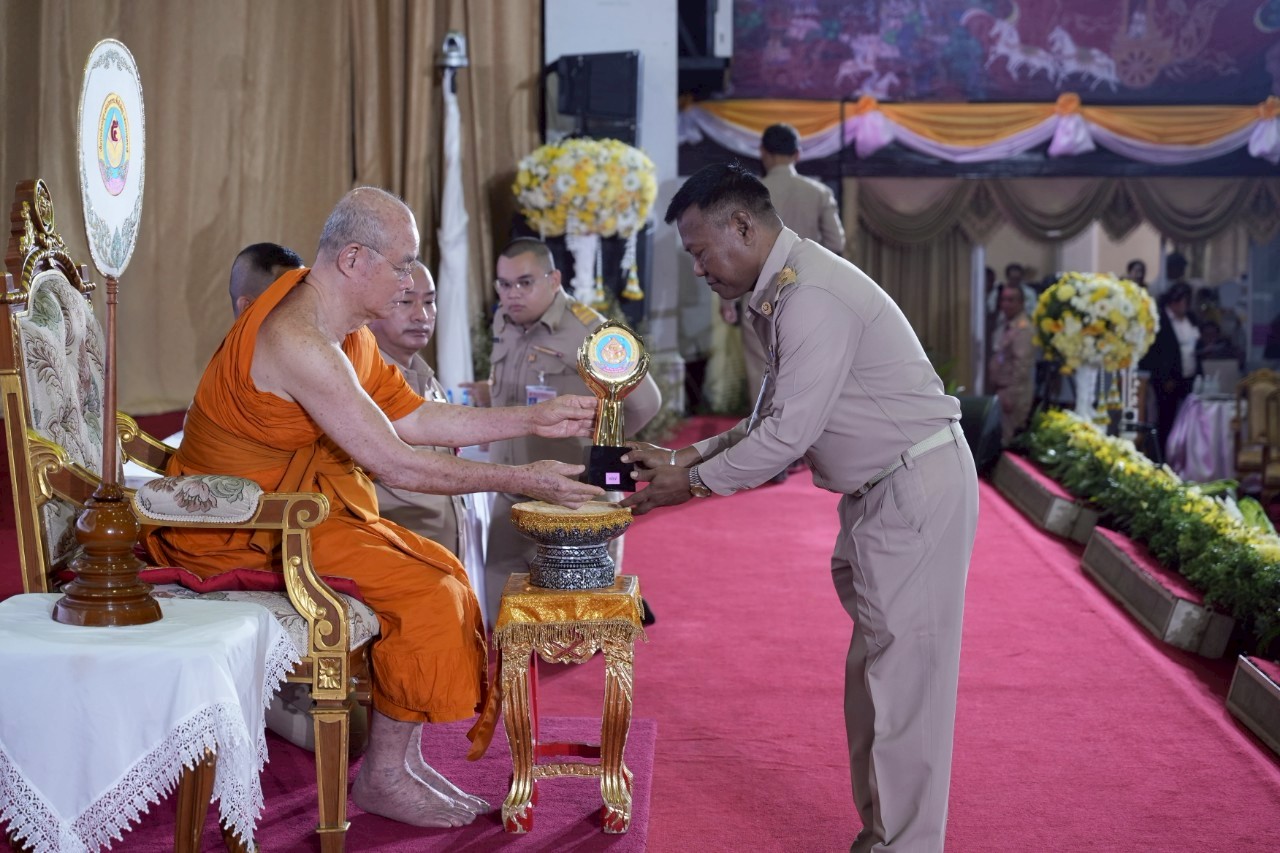 “พระพรหมเสนาบดี” มอบโล่รางวัลหมู่บ้านรักษาศีล 5 ต้นแบบ ชื่นชมคณะสงฆ์ทำงานเข้าถึงประชาชน!!