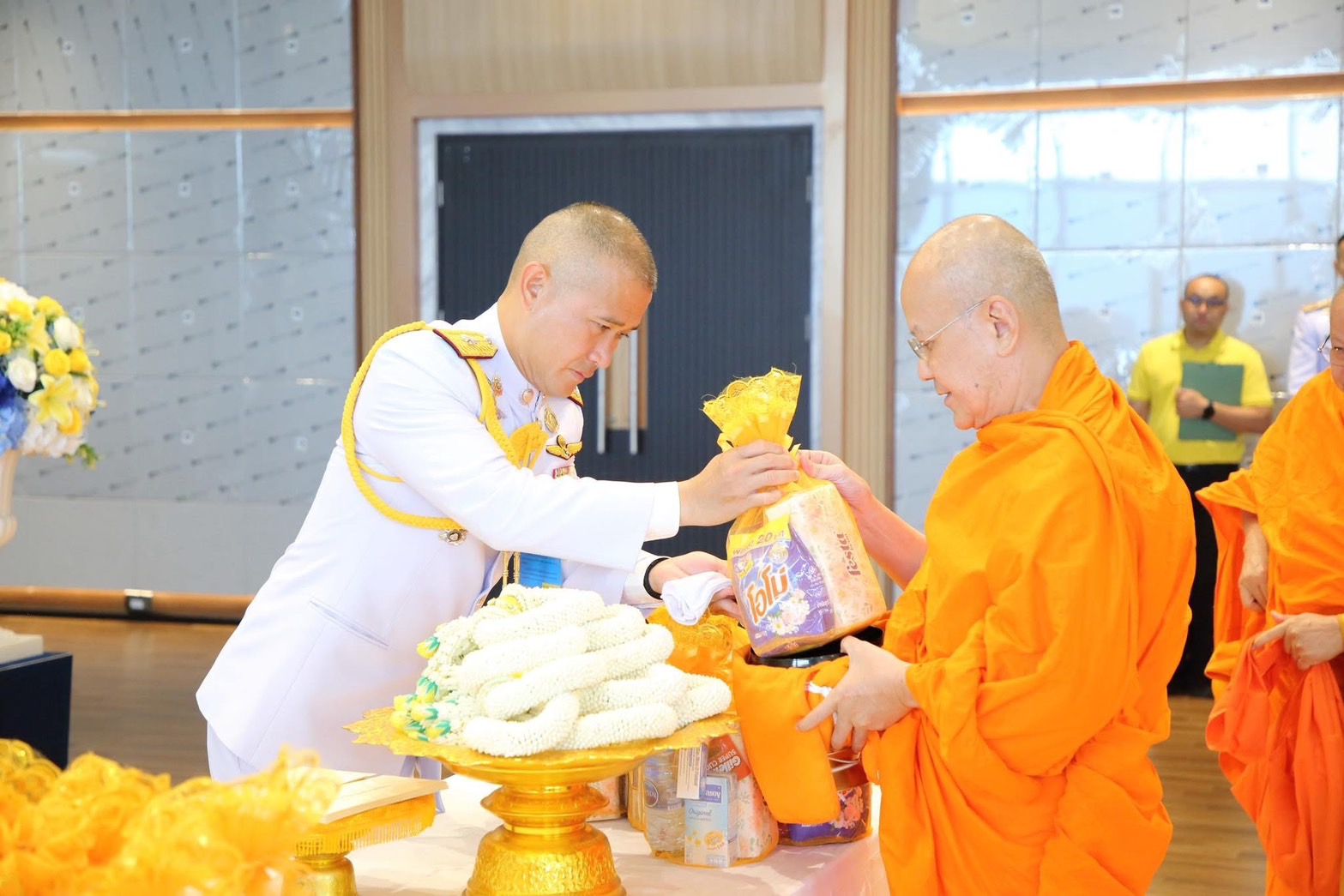 บช.ก.นิมนต์ “พระพรหมสิทธิ” ทำบุญตักบาตรเฉลิมพระเกียรติ ด้าน “พระพรหมสิทธิ” เตรียมลงพื้นที่จังหวัดสุรินทร์