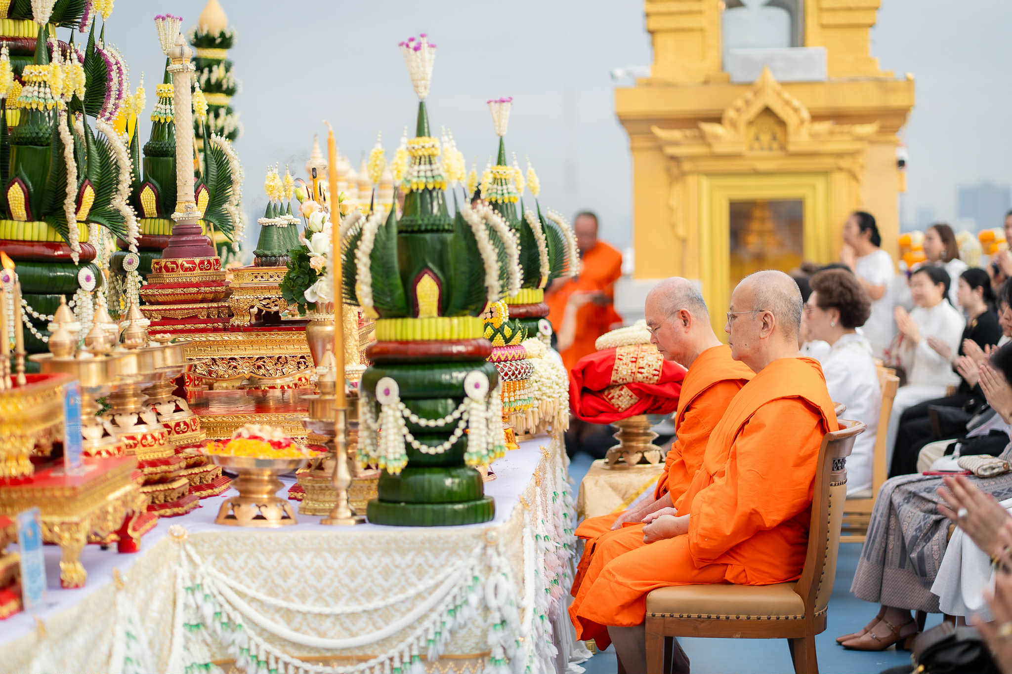 เริ่มแล้ว “งานภูเขาทอง” งดกิจกรรมบันเทิงทุกชนิด พร้อมจัดสมุดลงนามถวายความอาลัย “สมเด็จพระพันปีหลวง”