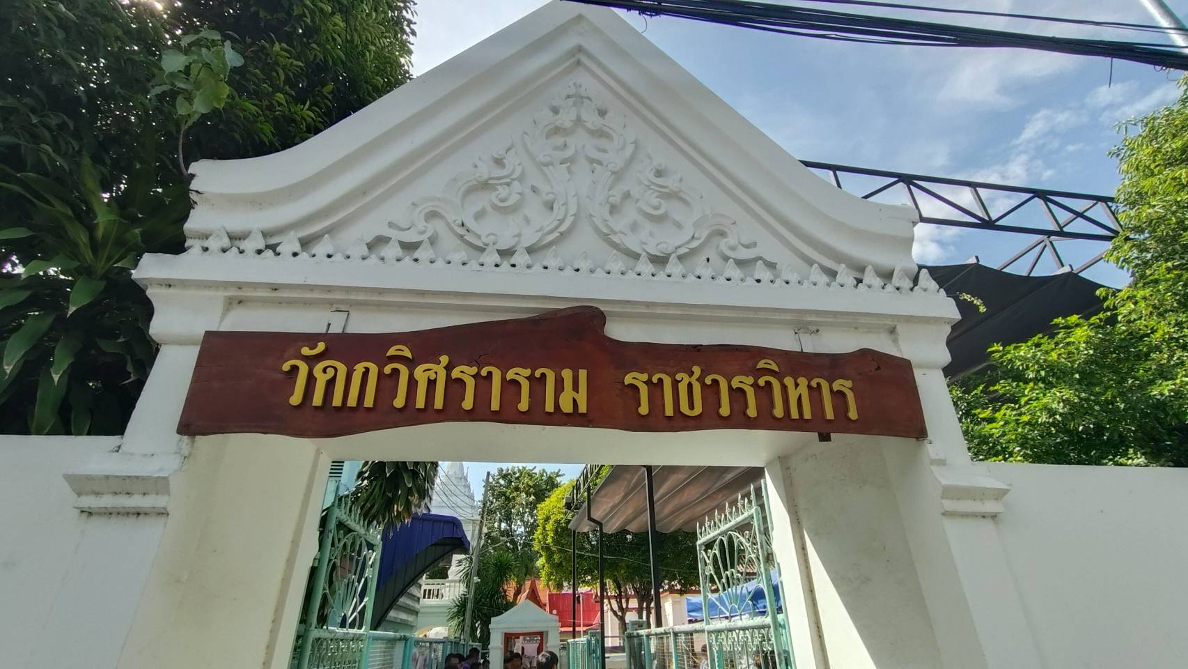 พาไปรู้จัก “วัดกวิศราราม” วัดมอญในรัชสมัย “สมเด็จพระนารายณ์” มีบ่อน้ำศักดิ์สิทธิ์