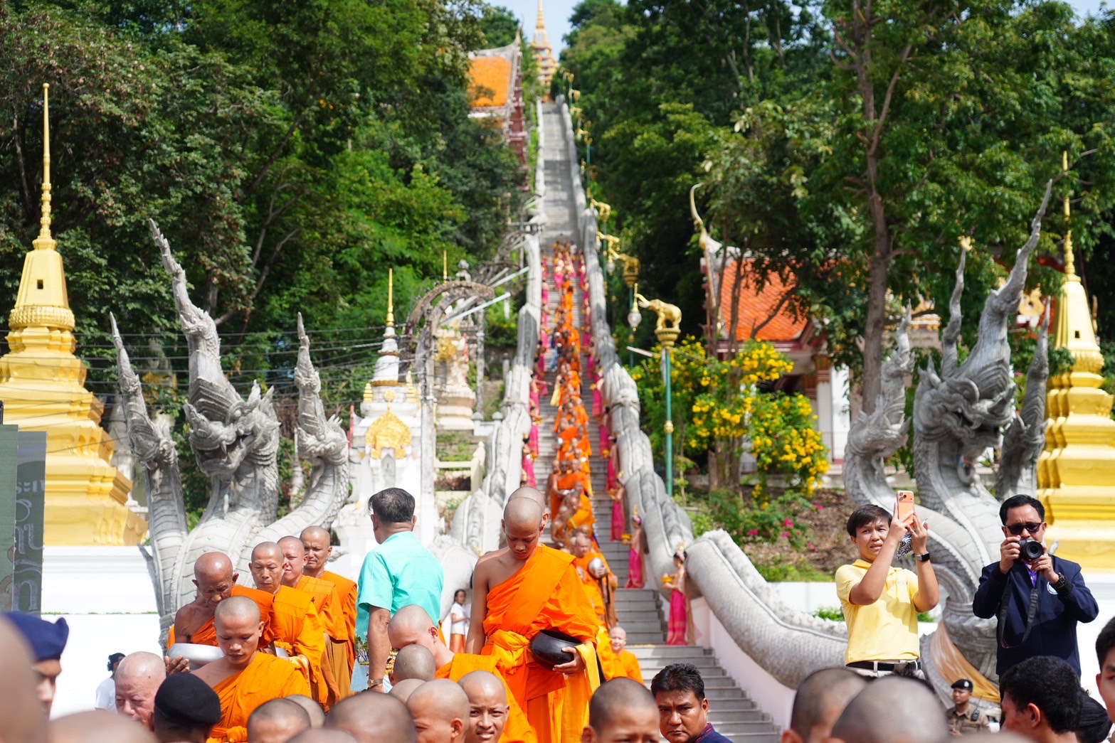 กระทรวงวัฒนธรรม โดยกรมการศาสนา ร่วมกับจังหวัดอุทัยธานี จัดงาน “ประเพณีตักบาตรเทโว” เนื่องในวันออกพรรษา 2568 อย่างยิ่งใหญ่