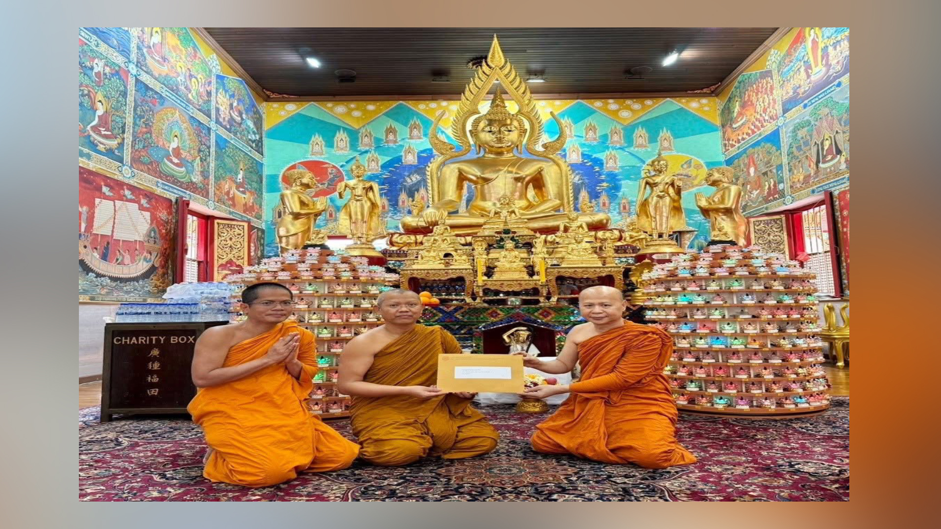 “วิทยาลัยพระธรรมทูต” รับมอบทุนการศึกษา 1 แสนบาท จาก “พระครูวีรธรรมวิเทศ” วัดธรรมสาทิส สิงคโปร์