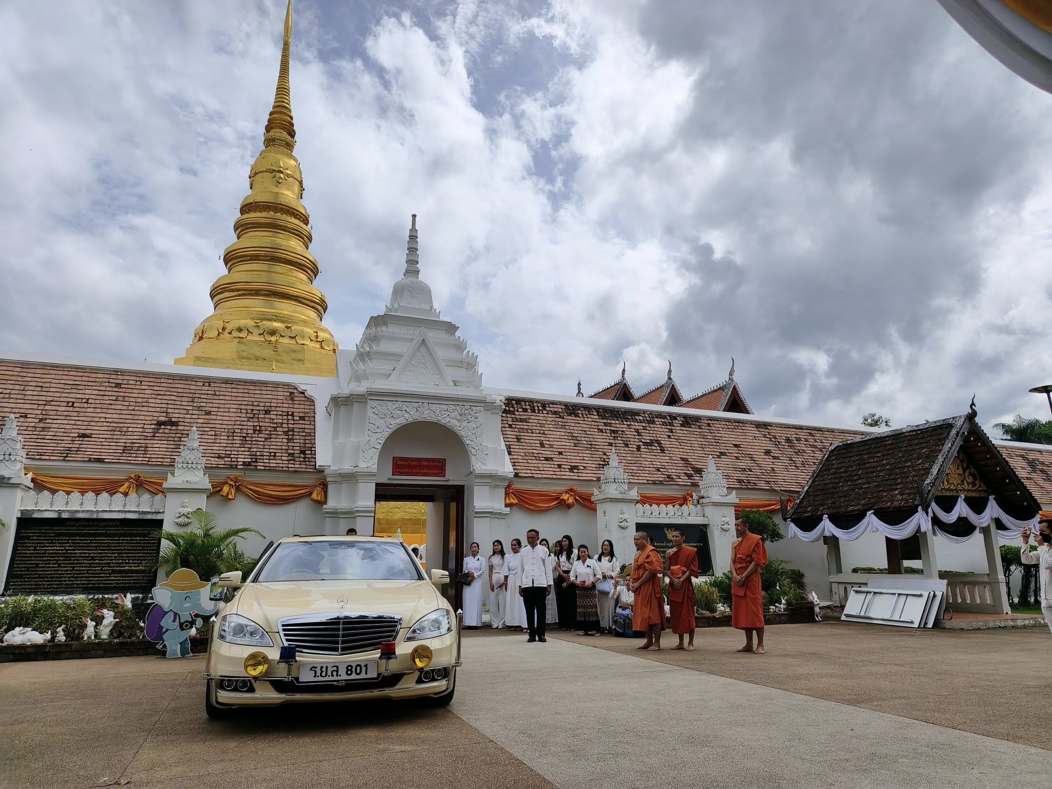 “เจ้าคุณพระ” สักการะพระธาตุแช่แห้ง จ.น่าน