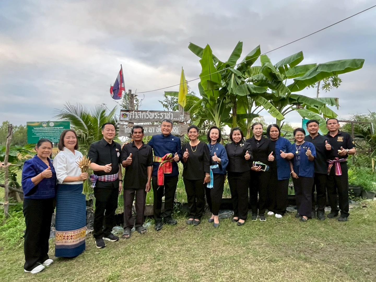 “ปลัดเก่ง” ลงพื้นที่จังหวัดร้อยเอ็ด เยี่ยมให้กำลังใจแปลง “โคก หนอง นา” ชาวบ้านปลื้ม!!