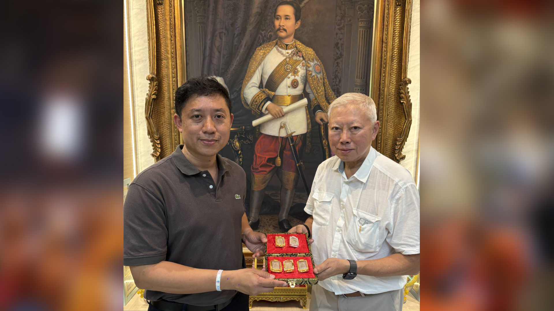 “บวรศักดิ์ อุวรรณโณ” มอบพระสมเด็จวัดระฆัง  5 องค์ ร่วมบุญ สร้างรพ.สงฆ์แพทย์ทางเลือก