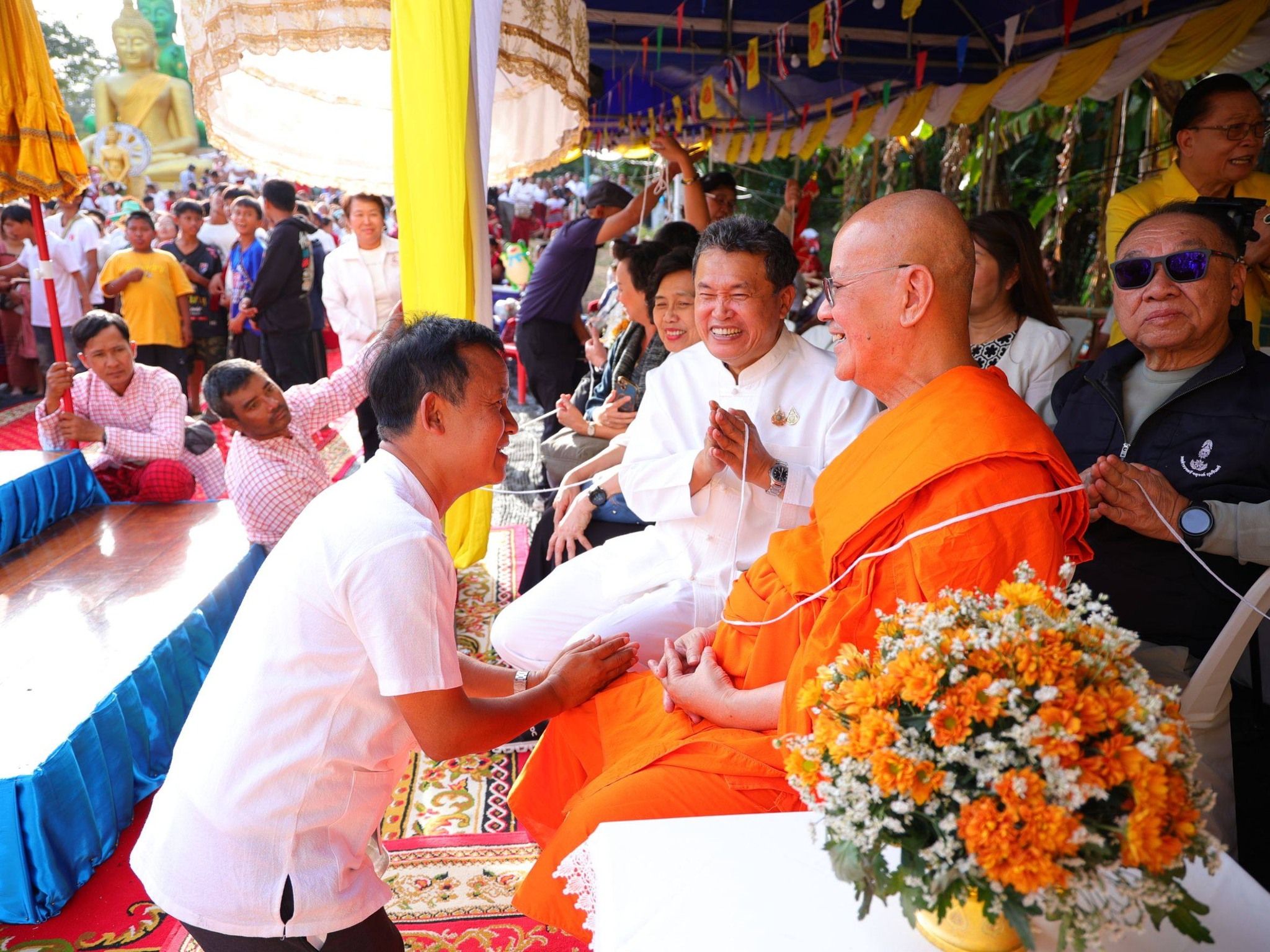 “พระพรหมสิทธิ-ปลัดเก่ง” ประธานยกฉัตร-บรรจุพระธาตุเจดีย์ทรงรามัญ ชาวมอญหลายพันแห่ร่วมงาน