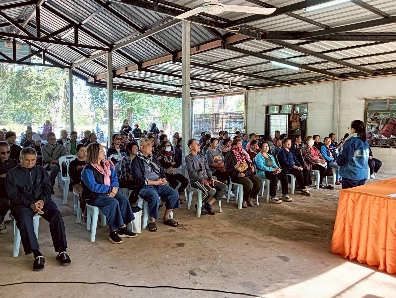 โรงเรียนเศรษฐกิจพอเพียงโคกหินแห่โมเดลสกลนคร  ปลุกพลังชาวบ้านสนองพระราชดำริกรมสมเด็จพระเทพฯ  “บ้านนี้มีรัก ปลูกผักกินเอง”