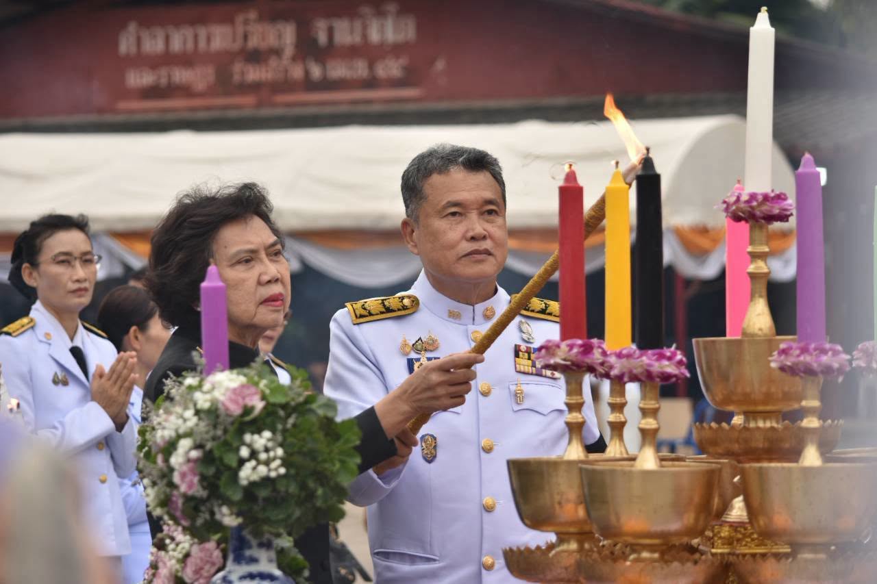 ปลัดเก่ง-ดร.วันดี ปลื้มปีติ “กรมสมเด็จพระเทพฯ” พระราชทานนามพระพุทธรูปและทรงอนุญาตให้อันเชิญพระนามาภิไธย “ส.ธ.”  หน้าผ้าทิพย์พระพุทธรูปและหน้าบันอุโบสถ ที่ครอบครัวเป็นเจ้าภาพสร้าง